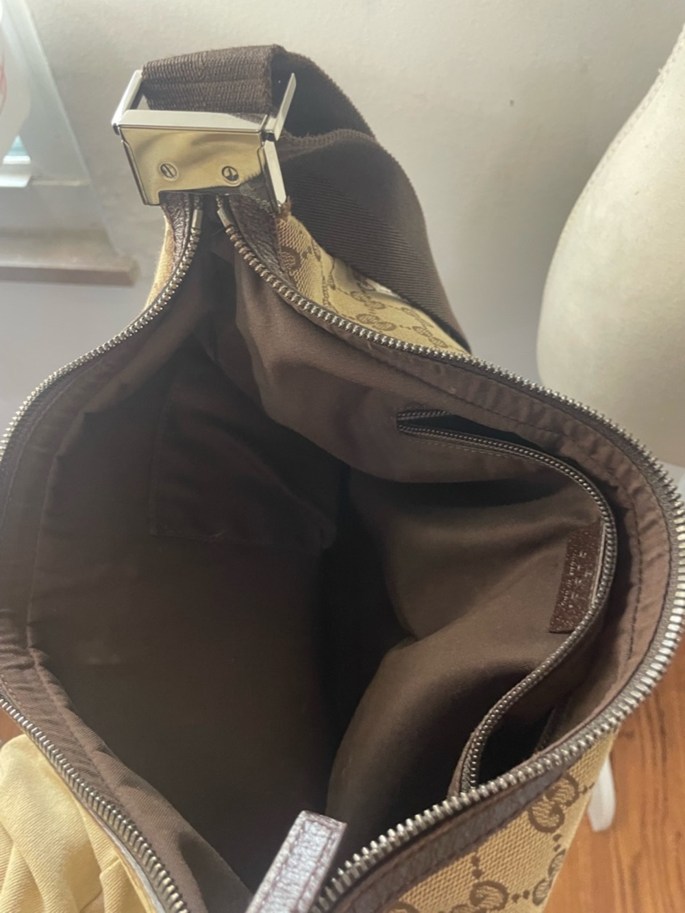 Authentic Gucci Beige GG Canvas Shoulder Bag with Black Strap - Picture 12 of 13